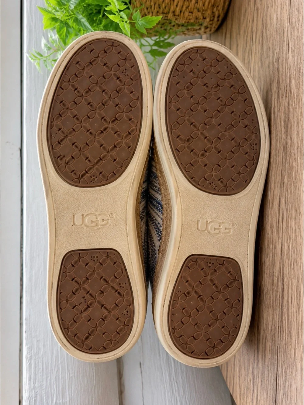 UGG Wenn Womens Sneakers Size 10